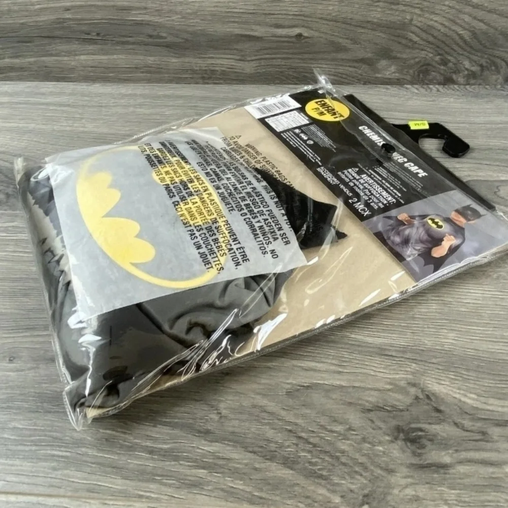 NWT DC Comics Batman Shirt w/ Cape Halloween Costume Cosplay Child S/M Hero New